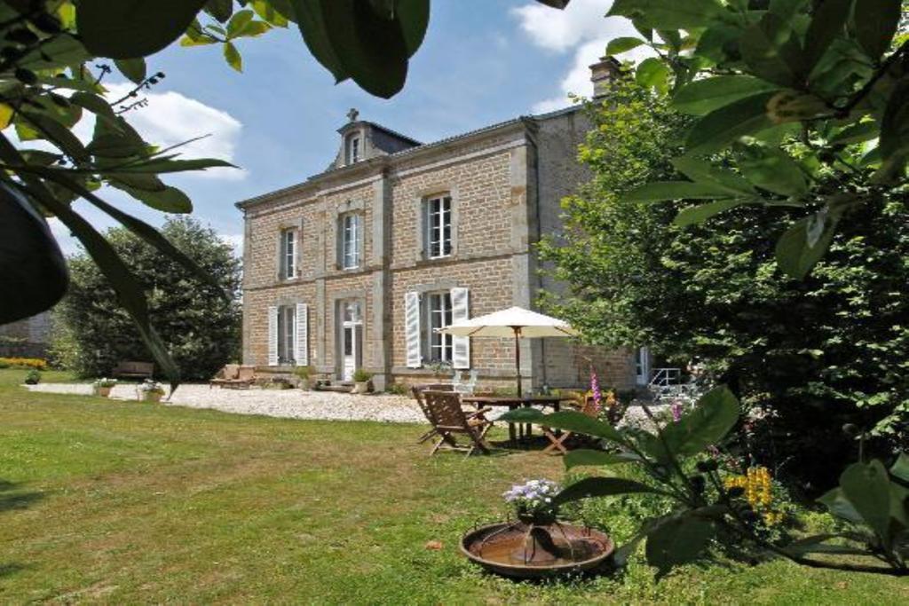 Le Presbytere Bed and Breakfast Saint-Bomer-les-Forges Buitenkant foto